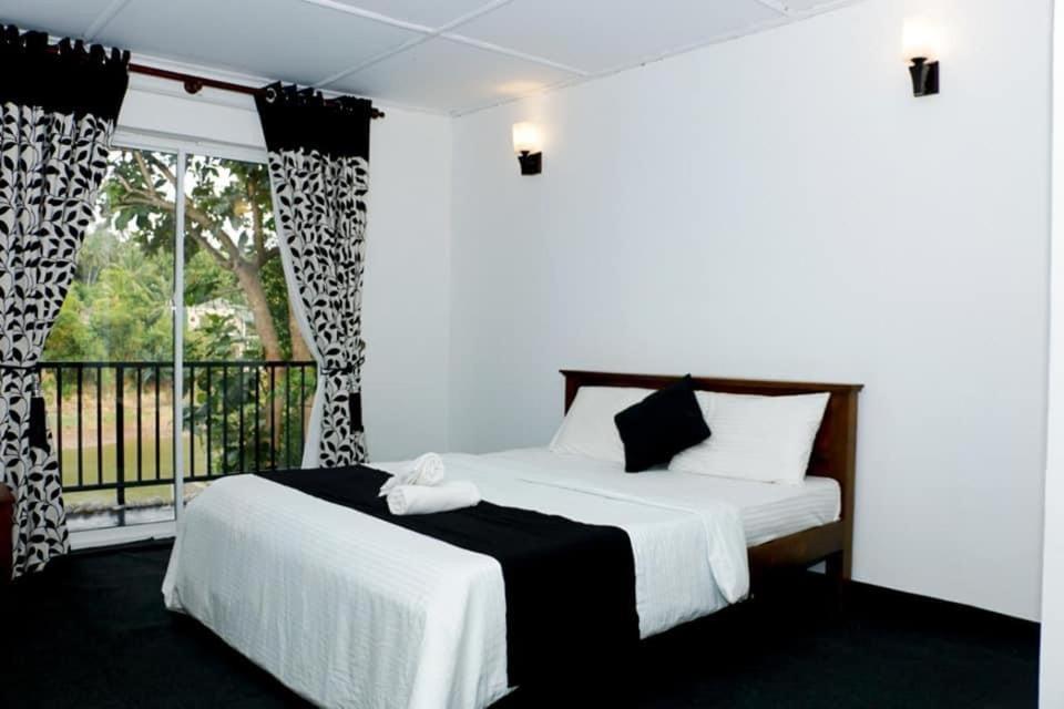 Sadhara River View Lodge แคนดี้ ภายนอก รูปภาพ