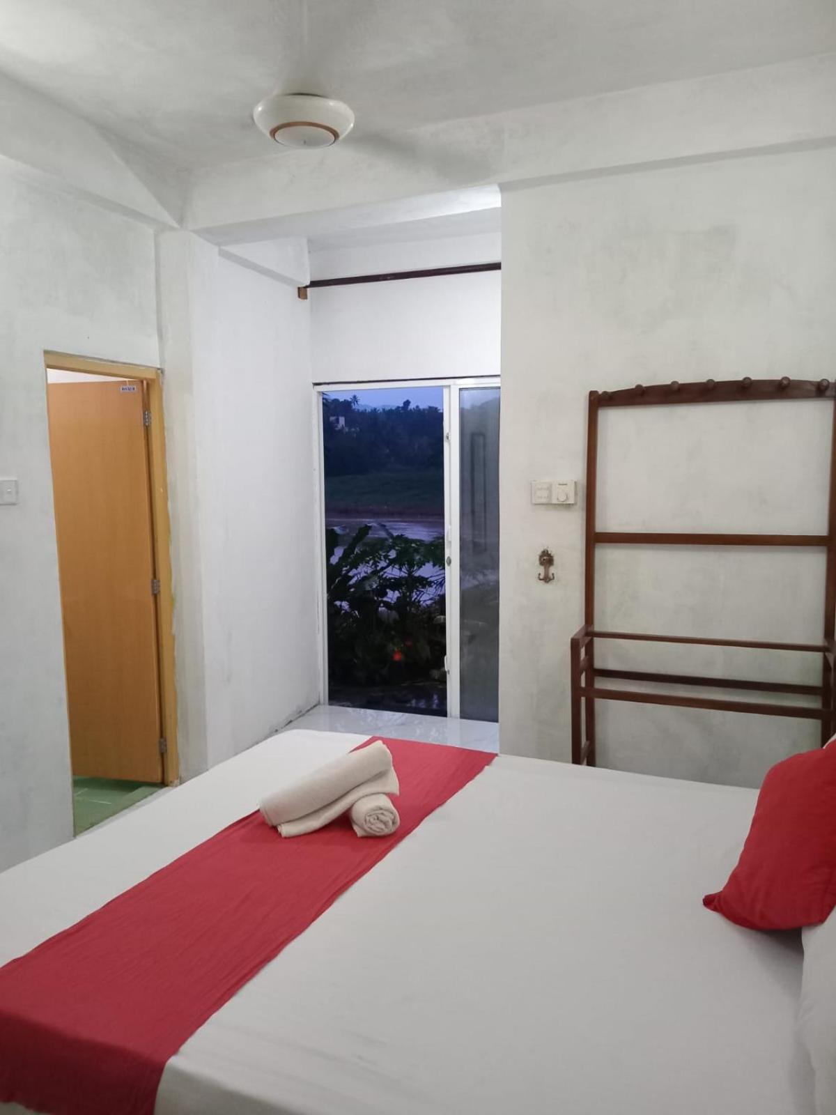 Sadhara River View Lodge แคนดี้ ภายนอก รูปภาพ